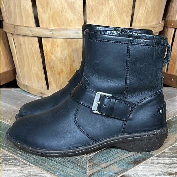 UGG Bryce Buckle Black Leather Shearling Lined Zip-Up Ankle Boots Womens Size 5 - Picture 2 of 12